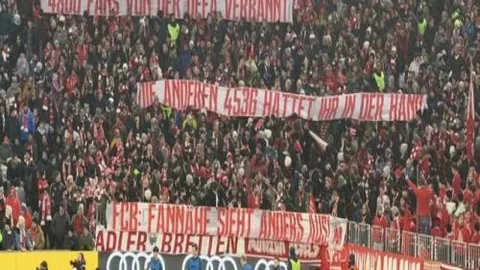 库里狂轰52+10+8+5创新高，科尔力挺吉巴，湖人战勇士焦点对决引期待